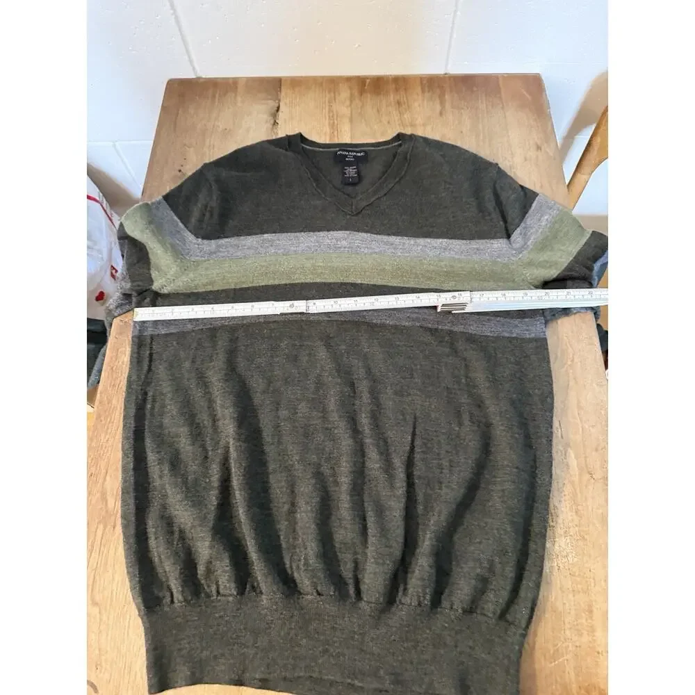 Banana Republic Men's Merino Wool V Neck Pullover Sweater Gray Green Striped L